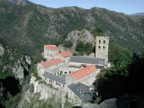 Août 2001. L'abbaye Saint Martin du Canigou à Casteil (66).