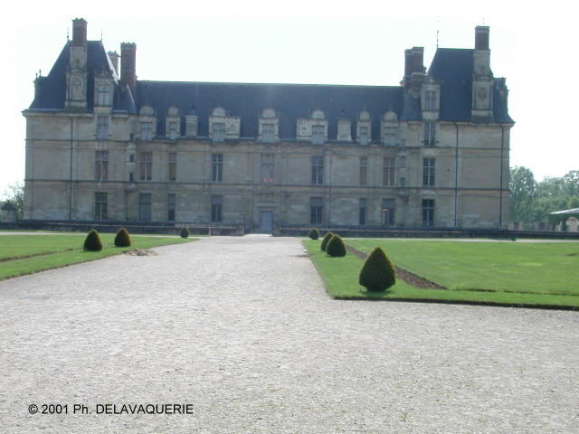 Châteaux - Mai 2001. Château d'Ecouen (95).