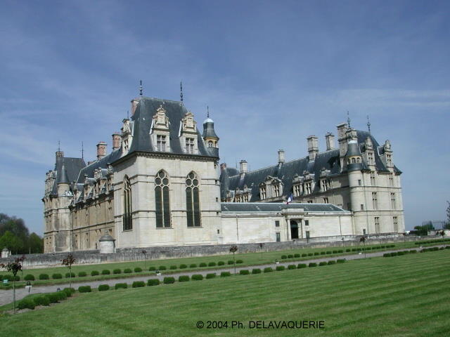 Châteaux - Avril 2004. Château d'Ecouen (95).