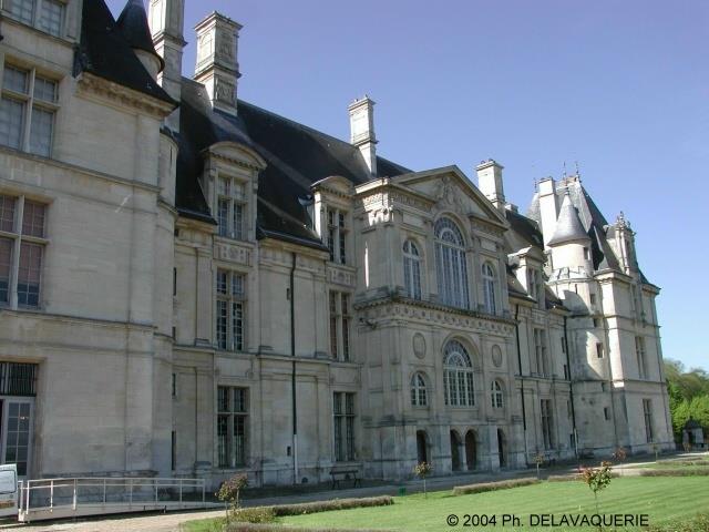 Châteaux - Mai 2004. Château d'Ecouen (95).