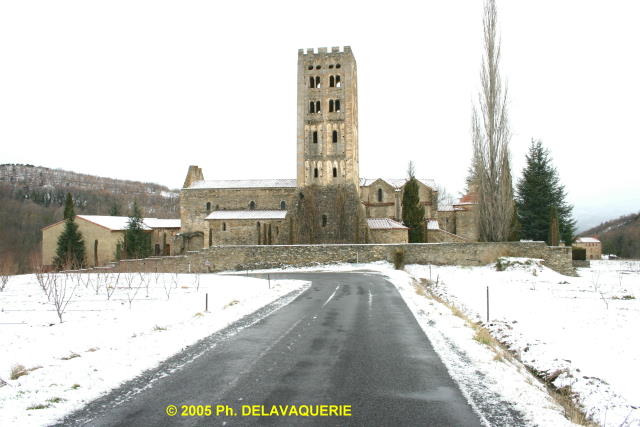 Eglises - Février 2005. L'abbaye St-Michel de Cuxa (66).