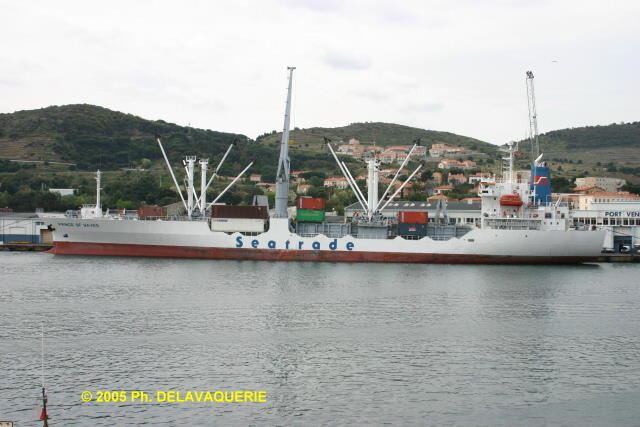 Bateaux - Mai 2005. Cargo à Port-Vendre (66).