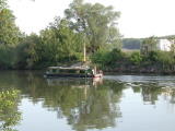 Bateaux - Mai 2004. Un bateau sur l'oise près de Cergy (95).