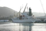 Bateaux - Décembre 2004. Un cargo à Port Vendre (66).