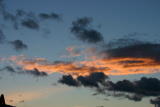 Ciel - Décembre 2004. Les nuages au coucher du soleil sur Millas (66).